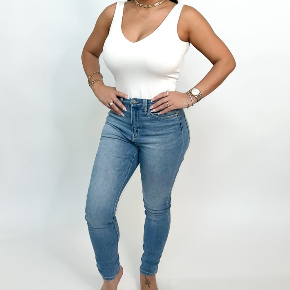 High Rise Skinny Jeans Size 26 NWT Ultra Stretch Flattering Fit